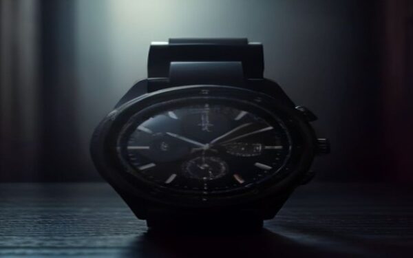 Motorola Moto Watch Features Comparison