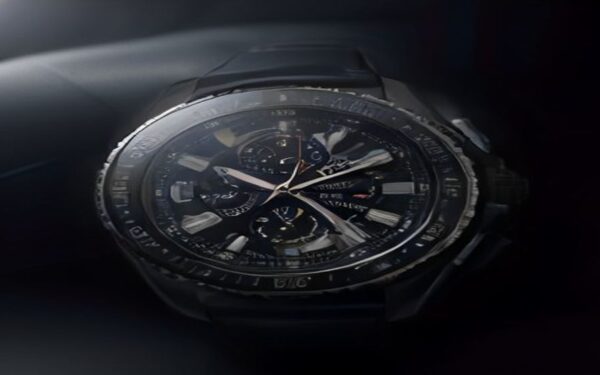 TAG Heuer Metal F1 Watch Revamp Galaxy Z Fold8 Comparison